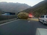 احتمال سقوط سنگ در جاده کرج – چالوس / مسافران در حاشیه جاده توقف نکنند